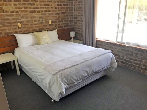 Lake Albert Motel - NT Tourism 38