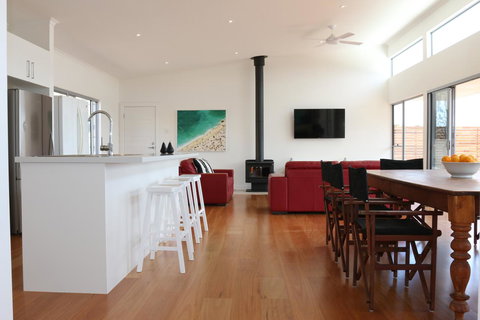 Middle River Beach House - East & West House - Accommodation NT 21