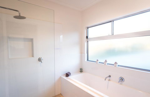 Middle River Beach House - East & West House - Accommodation NT 15