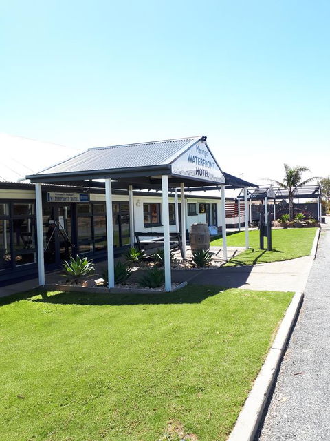 Meningie Waterfront Motel - NT Tourism 0