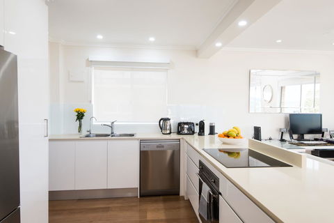 Stylish 3 Bedroom Beachview Apartment - Accommodation NT 6