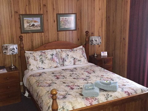 Clare Valley Cabins - NT Tourism 28