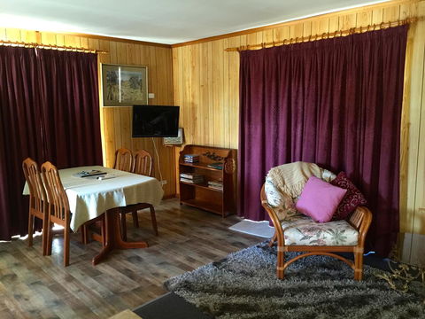 Clare Valley Cabins - NT Tourism 3
