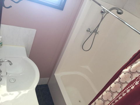 Clare Valley Cabins - NT Tourism 19