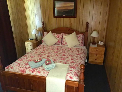 Clare Valley Cabins - NT Tourism 6