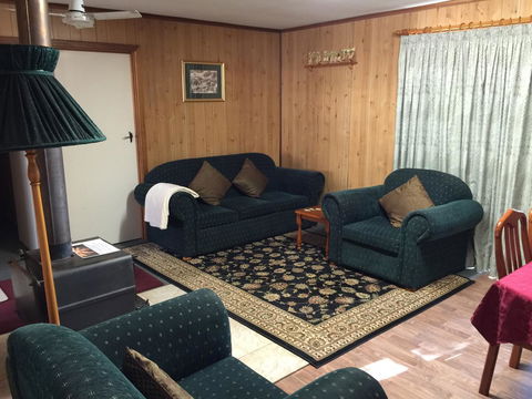 Clare Valley Cabins - NT Tourism 25