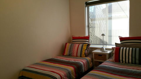 Acaill Accommodation Esplanade Living Self Check-In Self Check-Out - Accommodation NT 25