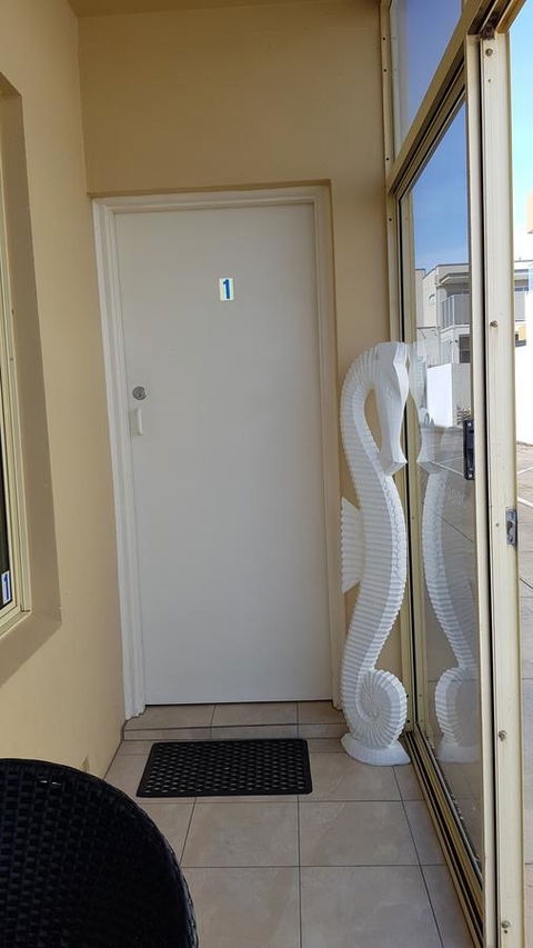 Acaill Accommodation Esplanade Living Self Check-In Self Check-Out - Accommodation NT 42