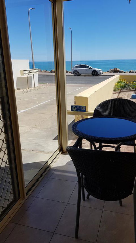 Acaill Accommodation Esplanade Living Self Check-In Self Check-Out - Accommodation NT 10