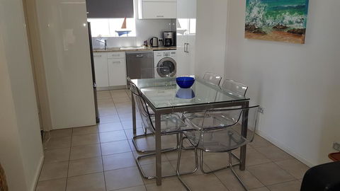 Acaill Accommodation Esplanade Living Self Check-In Self Check-Out - Accommodation NT 7