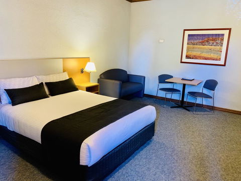 Desert Cave Hotel - Accommodation NT 19
