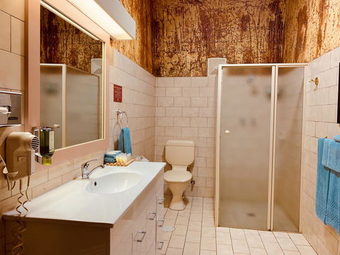 Desert Cave Hotel - Accommodation NT 5