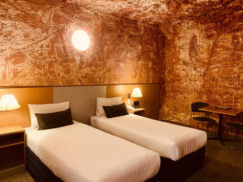 Desert Cave Hotel - Accommodation NT 15