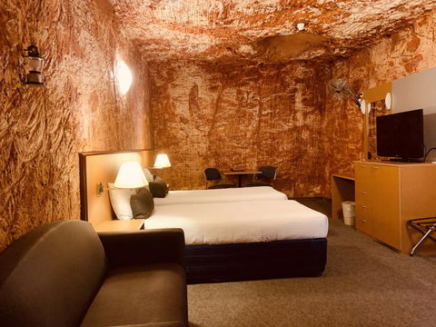 Desert Cave Hotel - Accommodation NT 16