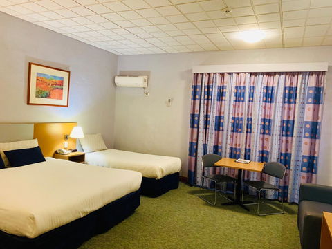 Desert Cave Hotel - Accommodation NT 32