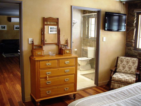 1860 Wine Country Cottages - NT Tourism 15