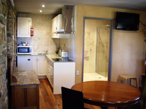1860 Wine Country Cottages - NT Tourism 9
