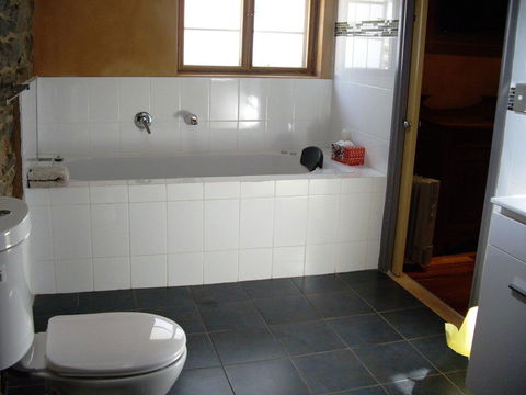 1860 Wine Country Cottages - NT Tourism 18