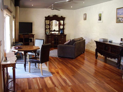 1860 Wine Country Cottages - NT Tourism 16
