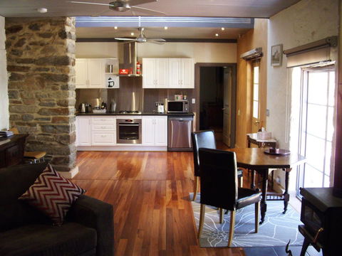 1860 Wine Country Cottages - NT Tourism 2