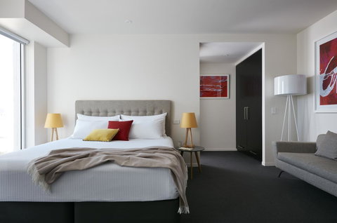 Art Series - The Watson - Accommodation NT 14