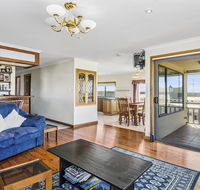 Rocks Retreat House with Sea Views - NT Tourism