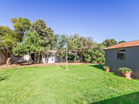 Boat House - Accommodation NT 11