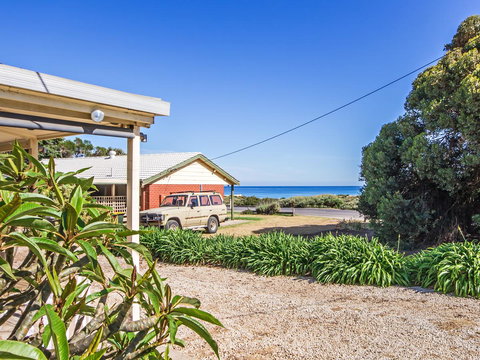 Boat House - Accommodation NT 12