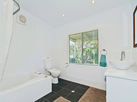 Boat House - Accommodation NT 8