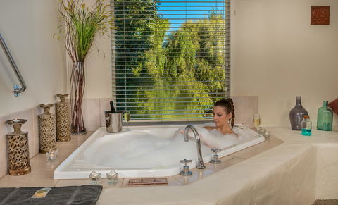 Chimes Spa Retreat - Accommodation NT 15