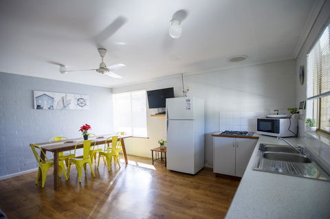Shark Bay Seafront Apartments - Accommodation NT 1