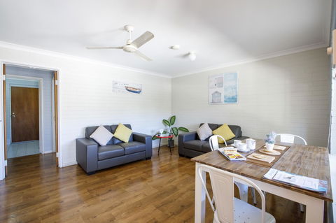 Shark Bay Seafront Apartments - Accommodation NT 41