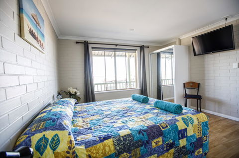 Shark Bay Seafront Apartments - Accommodation NT 4