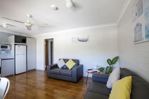 Shark Bay Seafront Apartments - Accommodation NT 8