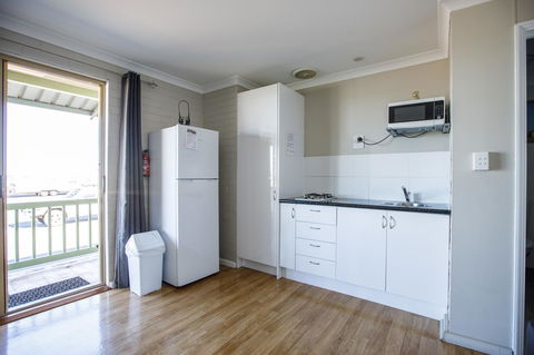 Shark Bay Seafront Apartments - Accommodation NT 5