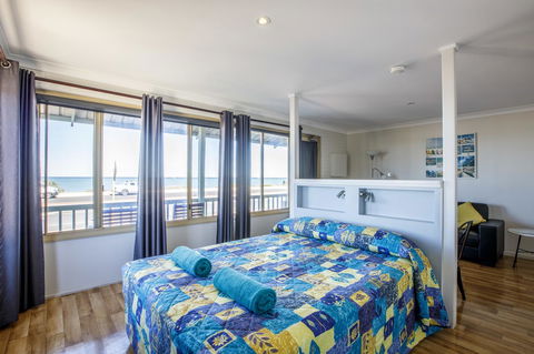 Shark Bay Seafront Apartments - Accommodation NT 16