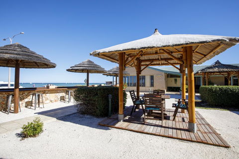 Shark Bay Seafront Apartments - Accommodation NT 21