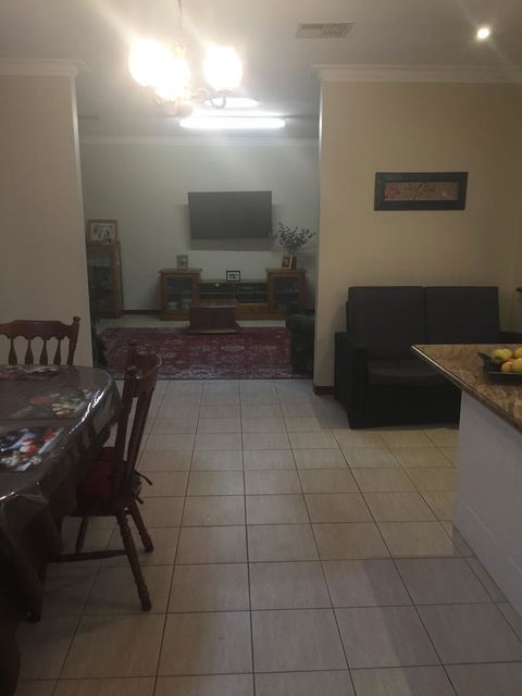 Travellers Rest Motel - NT Tourism 8