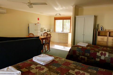 Travellers Rest Motel - NT Tourism 14