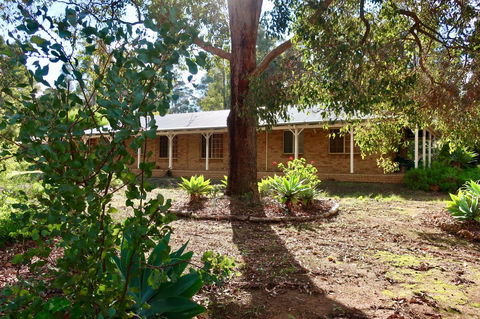 Travellers Rest Motel - NT Tourism 0