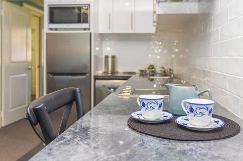 Blue Door Apartments - Accommodation NT 16