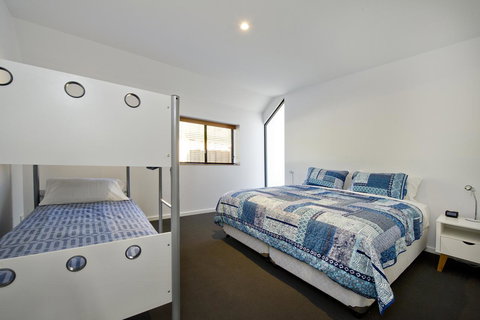 Margaret River Bungalow-1-street - Pet Friendly - Accommodation NT 4
