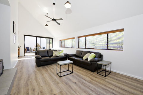 Margaret River Bungalow-1-street - Pet Friendly - Accommodation NT 11