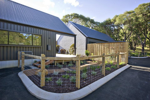 Margaret River Bungalow-1-street - Pet Friendly - Accommodation NT 14