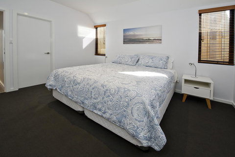 Margaret River Bungalow-1-street - Pet Friendly - Accommodation NT 3