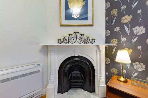Heritage Townhouse Near Harbour Bridge - Accommodation NT 8