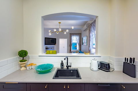 Heritage Townhouse Near Harbour Bridge - Accommodation NT 13