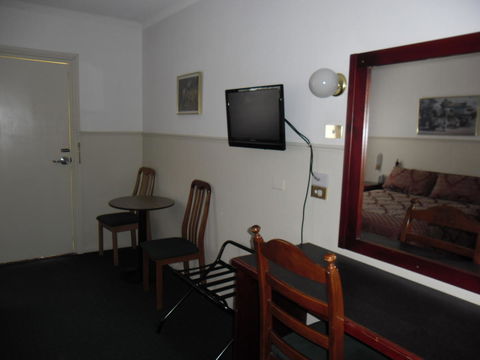 Ben Chifley Motor Inn - Accommodation NT 41