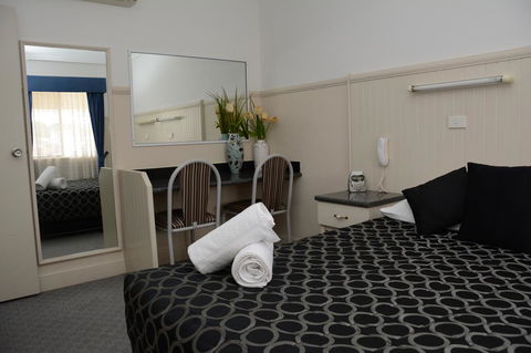 Ben Chifley Motor Inn - Accommodation NT 18