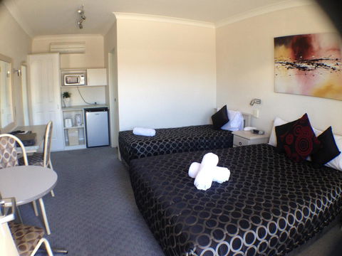 Ben Chifley Motor Inn - Accommodation NT 29